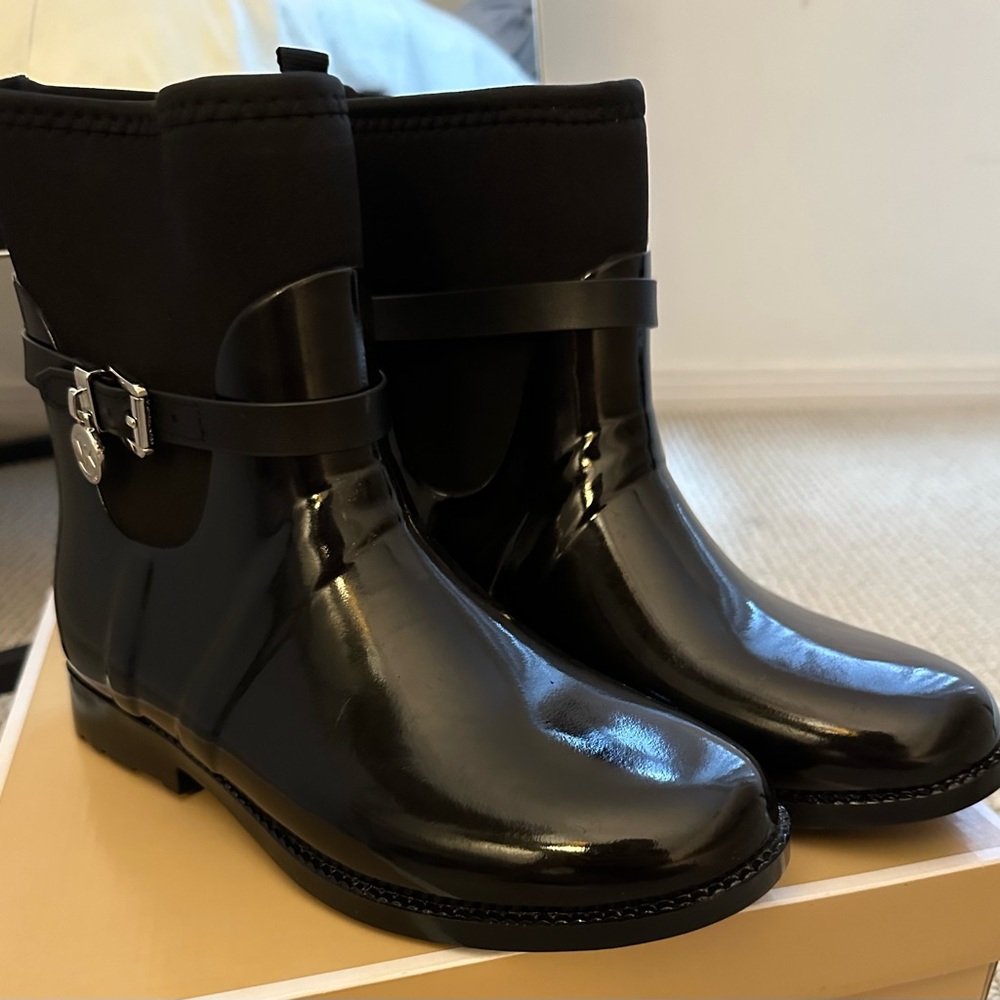 Michael Kors Charm Stretch Rain Booties